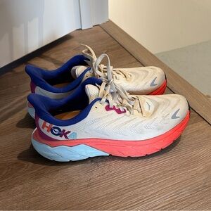 HOKA Arahi 6 in Short Bread Fiesta, size women’s 7, worn once